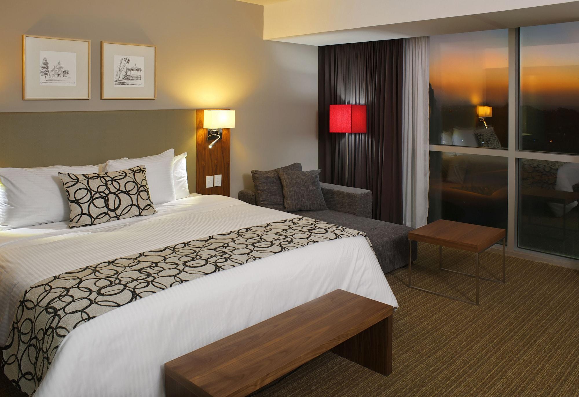 Miranda Casa Inn Premium Hotel Queretaro מראה חיצוני תמונה A room at the Renaissance San Francisco Hotel