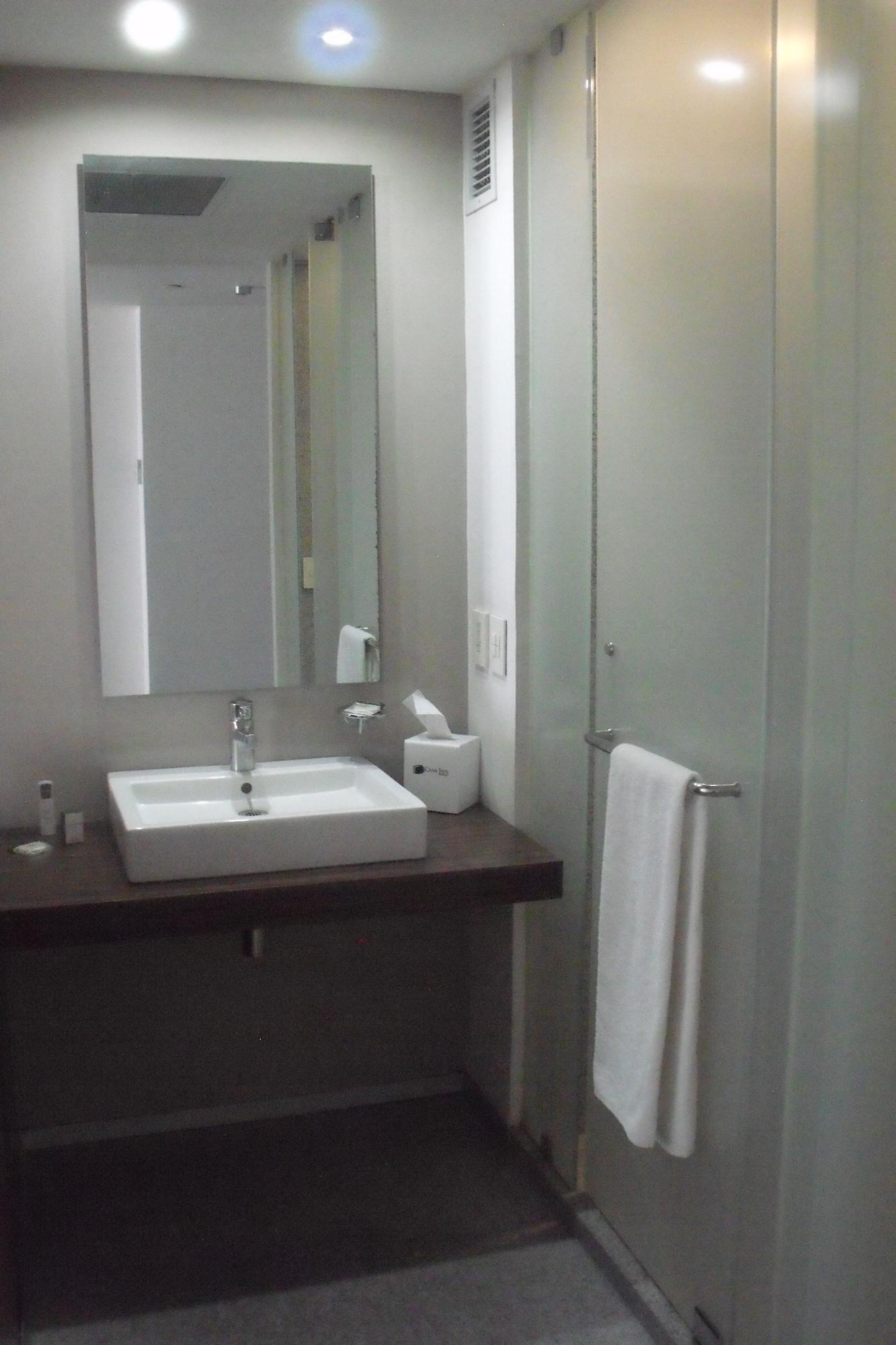 Miranda Casa Inn Premium Hotel Queretaro מראה חיצוני תמונה A bathroom in a hotel