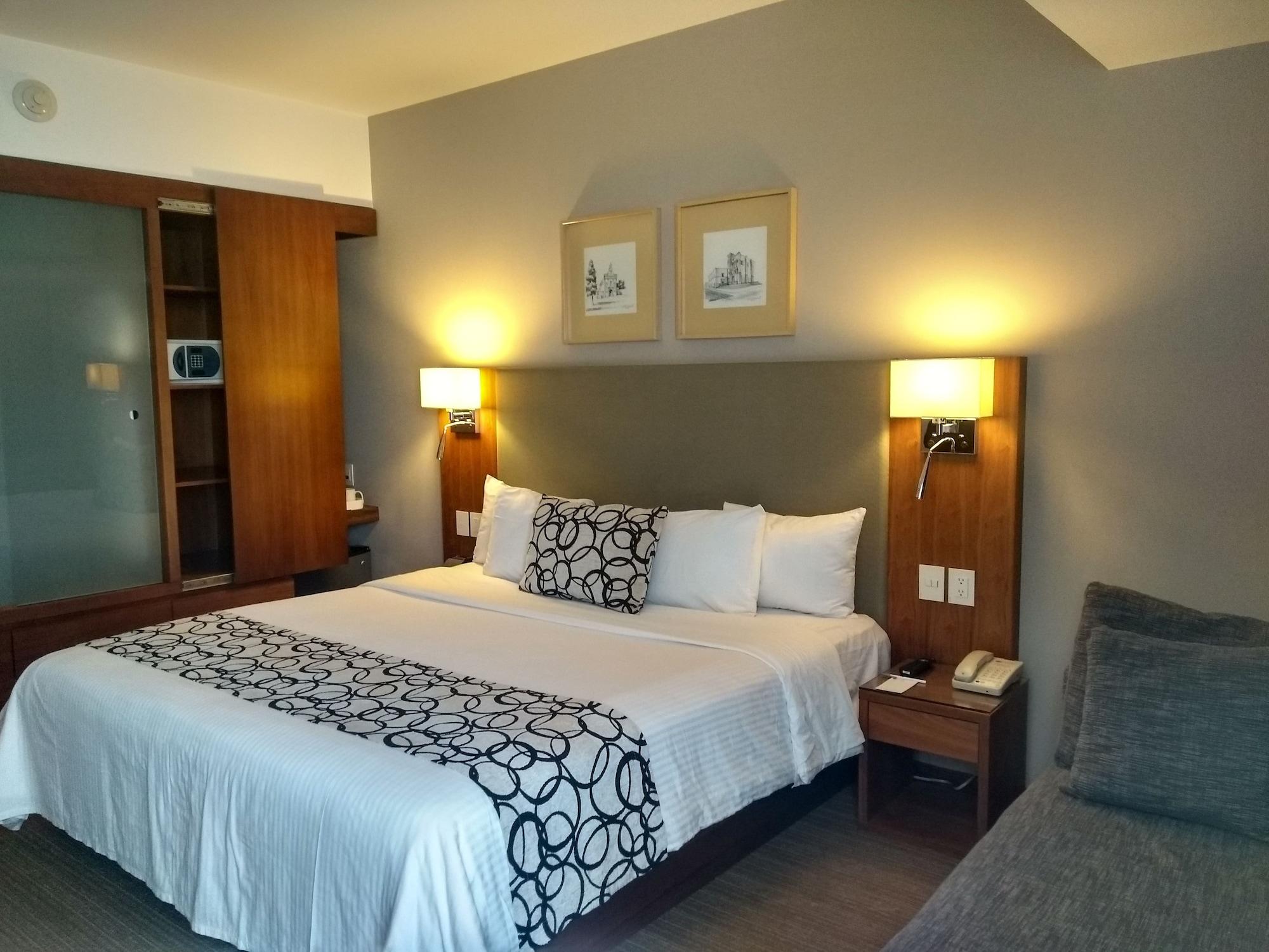 Miranda Casa Inn Premium Hotel Queretaro מראה חיצוני תמונה A room at the hotel