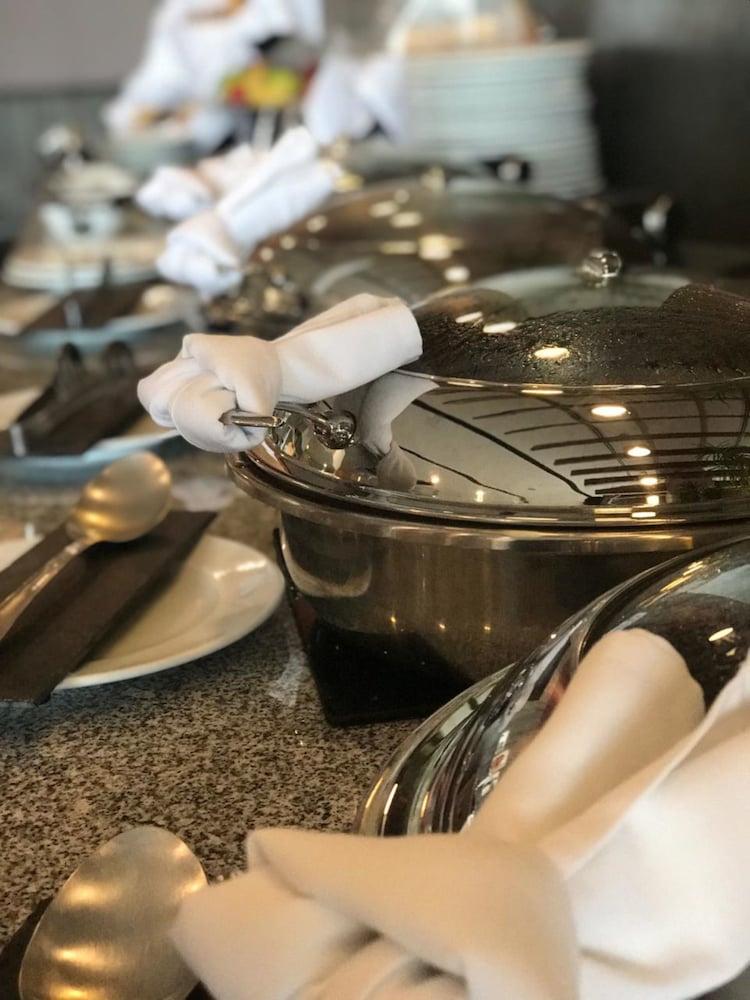Miranda Casa Inn Premium Hotel Queretaro מראה חיצוני תמונה A chafing dish