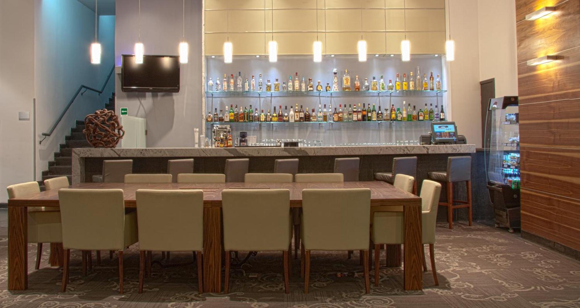 Miranda Casa Inn Premium Hotel Queretaro מראה חיצוני תמונה The bar at the lounge