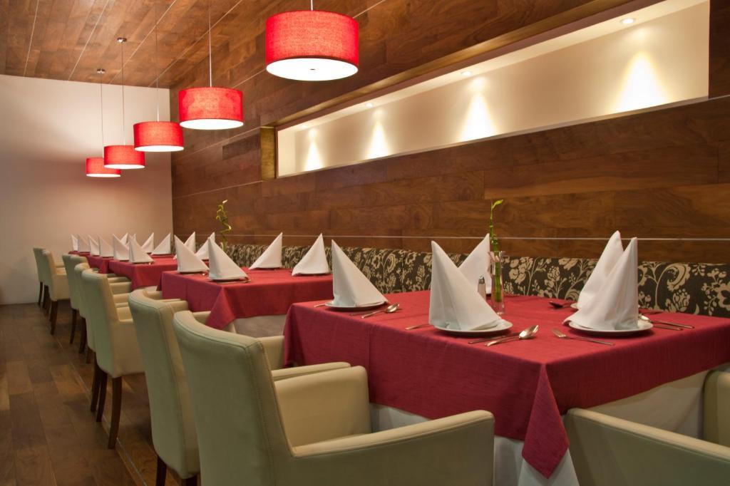 Miranda Casa Inn Premium Hotel Queretaro מראה חיצוני תמונה Restaurant interior