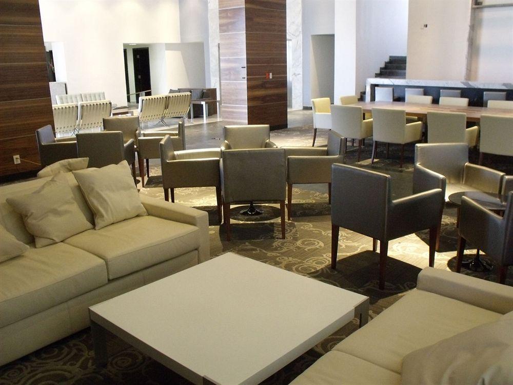Miranda Casa Inn Premium Hotel Queretaro מראה חיצוני תמונה The lounge at the airport